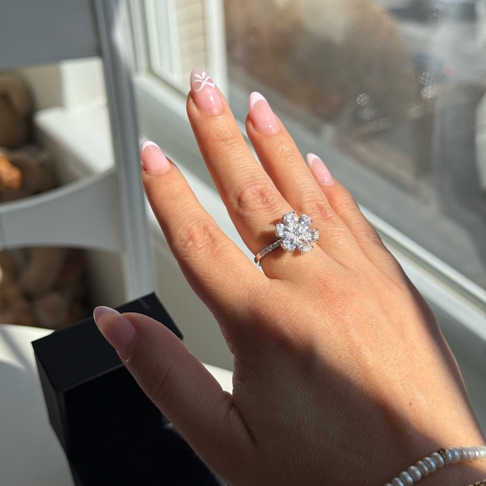 Jeulia "Lucky Petal" Pear Cut Six-Petal Flower Sterling Silver Ring